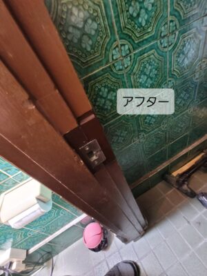 京都府長岡京市のトイレドア修理。受け金具を調整し、ドアがスムーズに閉まるよう改善した施工後の写真。