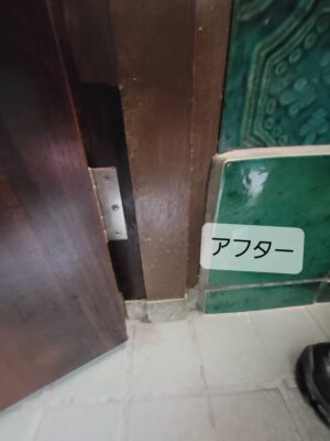 京都府長岡京市のトイレドア修理。ドア枠を補修・補強し、開閉がスムーズになった施工後の写真。