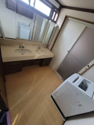 長岡京市の洗面化粧台リフォーム施工前の様子
