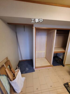 和室の押入れをお仏壇スペースにリフォームしている工事中の写真