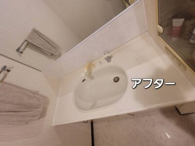 洗面台の鏡部分にパネルを施工した洗面所リフォームのアフター写真